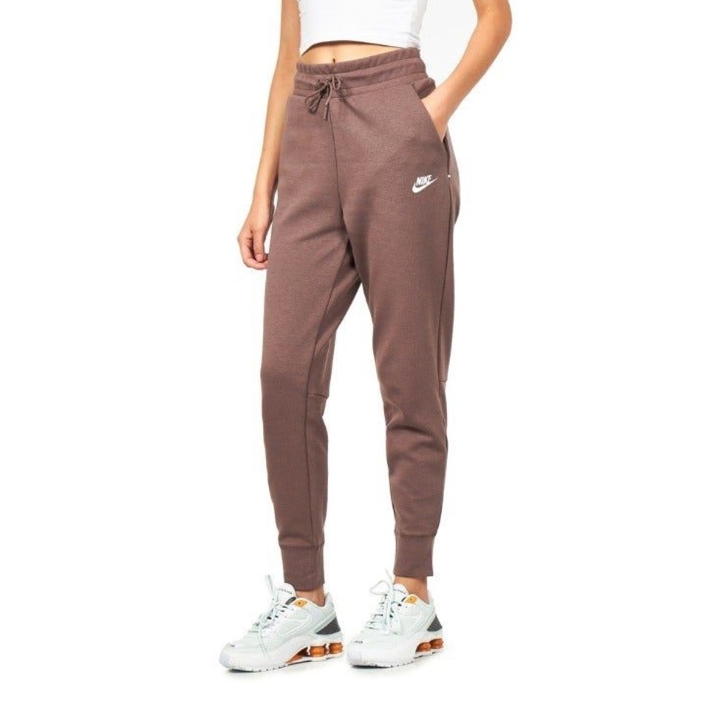 Nike Tech Set - Picture 2 of 7
